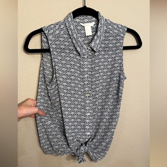 H&M | Sleeveless Chiffon Silk Button Down - Picture 5 of 6